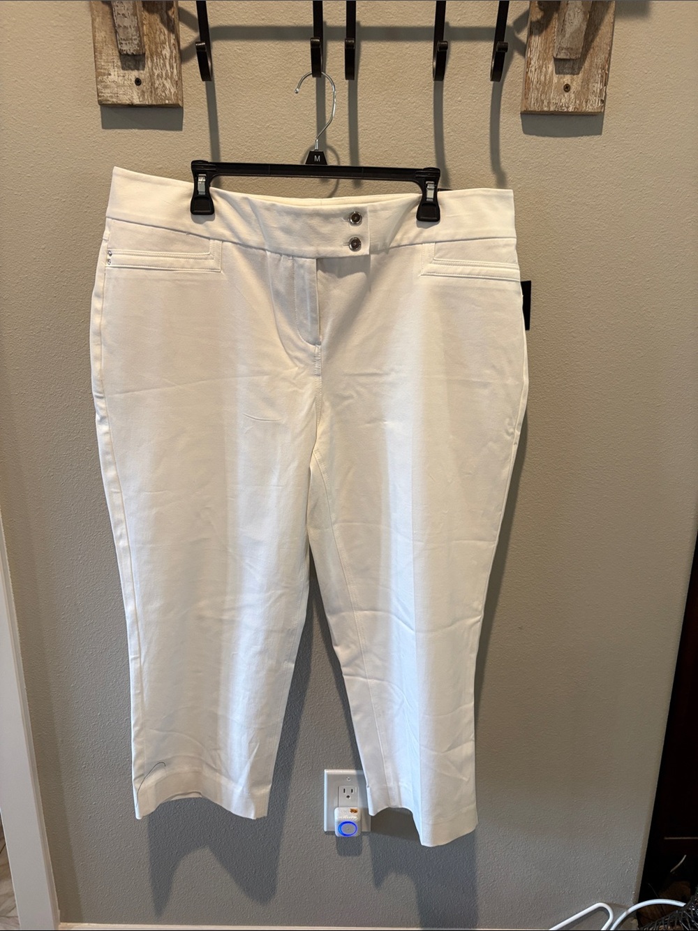 NWT Alfani White Stretch Capri Pants with tummy control size 18W
